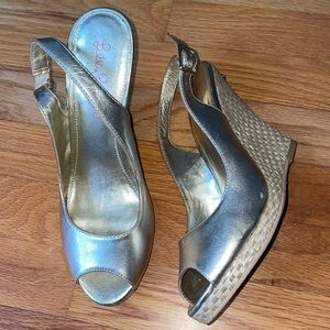 Lilly Pulitzer metallic leather peep toe espadrilles wedges size 7.5 womens